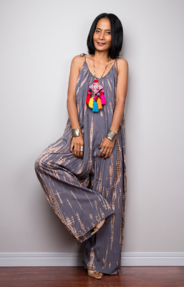 Jumpsuit dengan potongan longgar